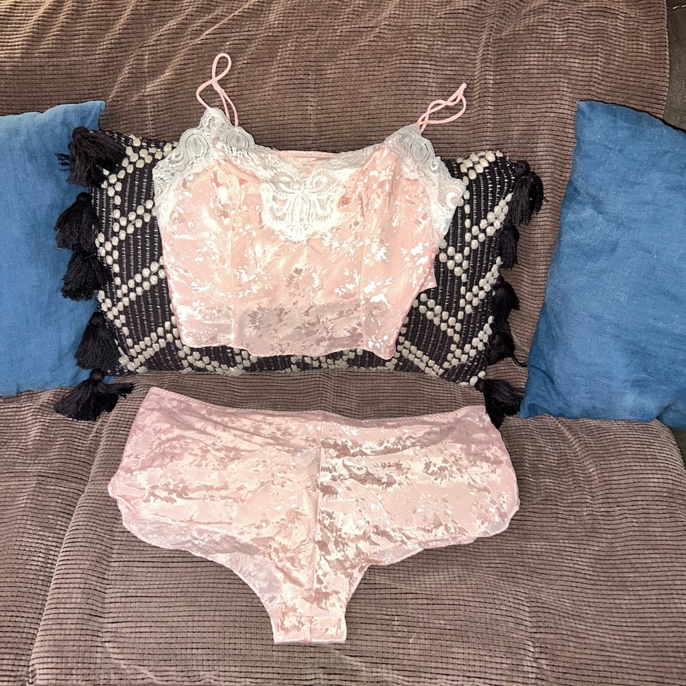 Women’s Vintage Pink & White Lace Trim Two Piece Made in USA Sleepwear